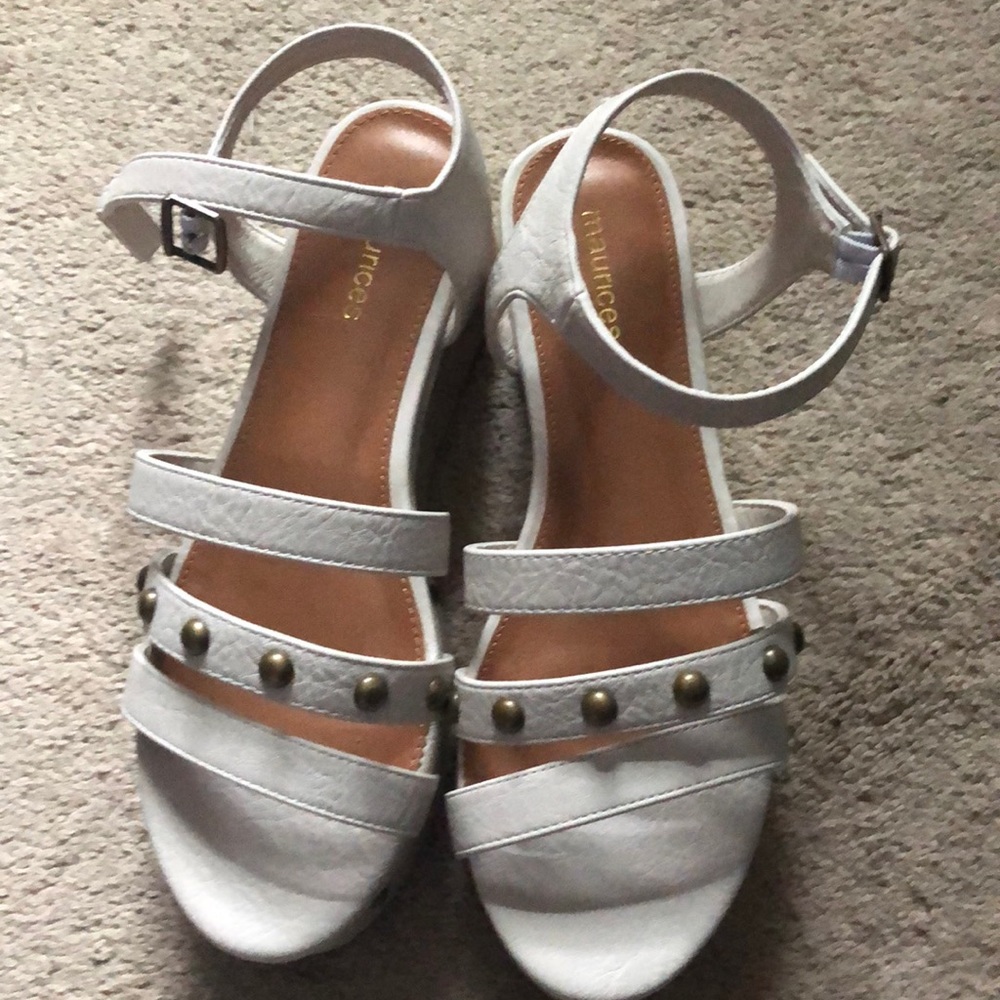 Maurices off white platform sandal 9 NWOT